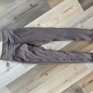 Vuori Women's Leggings in huckleberry small TALL